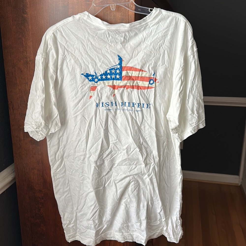 Men’s Fish Hippie tee. Size Large. Never worn.